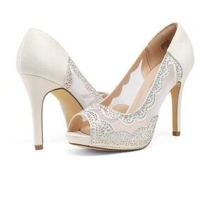 Women’s high heel pump